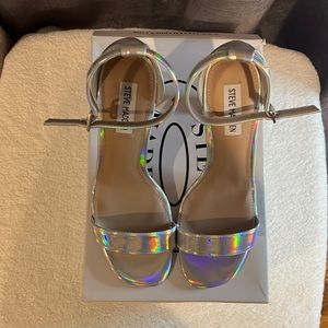 Brand new silver metallic 9.5 Steve Madden heel